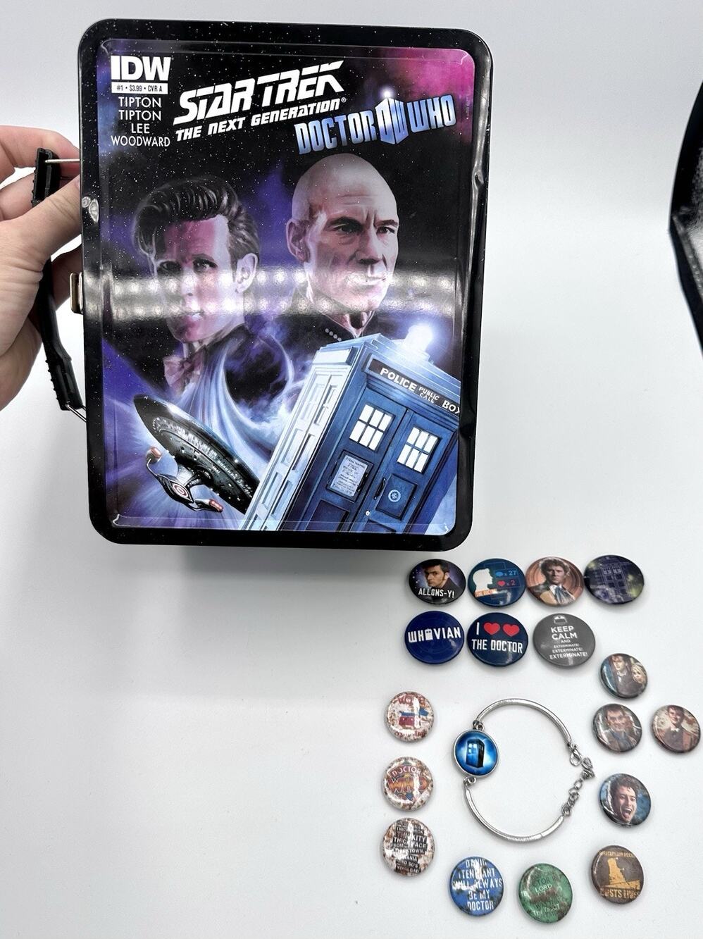 DOCTOR WHO STAR TREK TNG Con Exclusive TARDIS Tin Tote Lunchbox & Vintage Pins